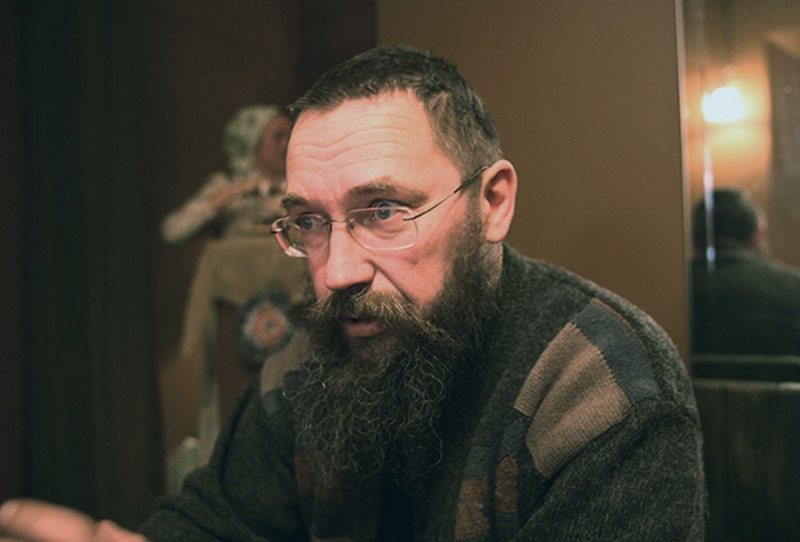 Герман Стерлигов — 51-летний человек с нестриженой бородой и горящими глазами