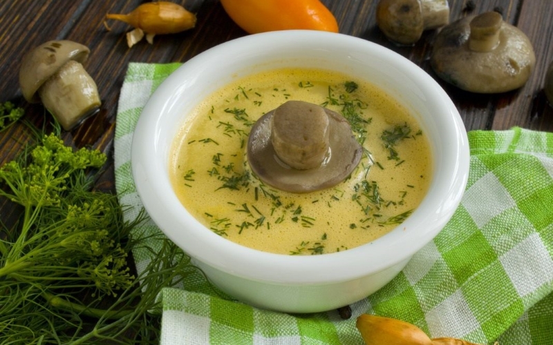Грибной крем-суп со сливками и цуккини