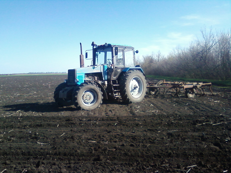 Traktor MTZ 1221