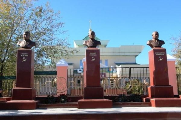 В Забайкалье поставили памятник Кобзону и двум чабанам-героям