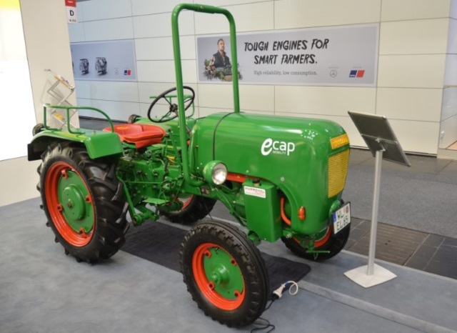 Немецкий дилер компании Caterpillar продемонстрировал электрический трактор