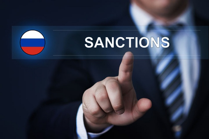В чьих интересах публичный разговор об отмене санкций