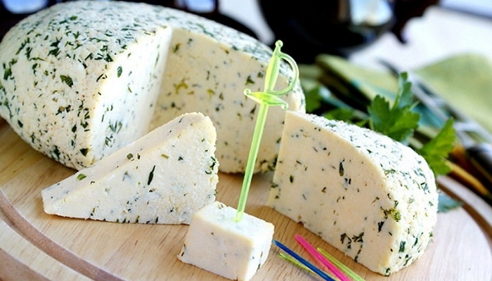 Адыгея к 2020г планирует увеличить производство адыгейского сыра в 4 раза