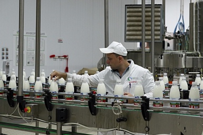 Минсельхоз России: в сельхозорганизациях растет объем реализации молока