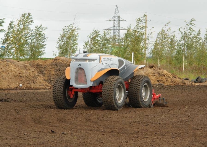 Первое российское агрохозяйство с беспилотными тракторами запустят в Рязанской области