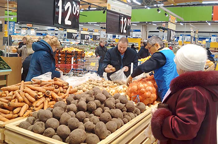 Депутат предложил магазинам раздавать еду с истекающим сроком годности