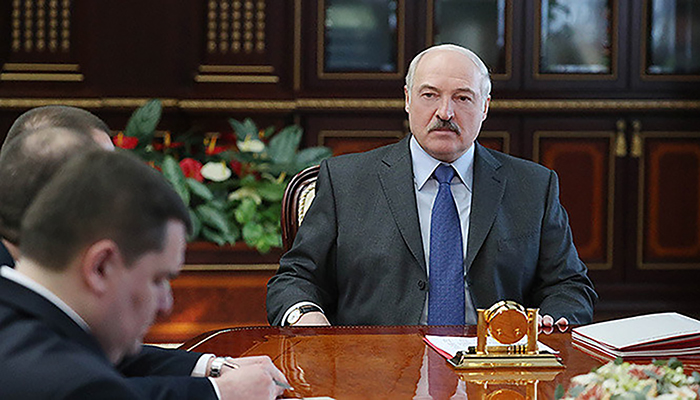 Лукашенко объяснил череду увольнений после посещения коровьего освенцима