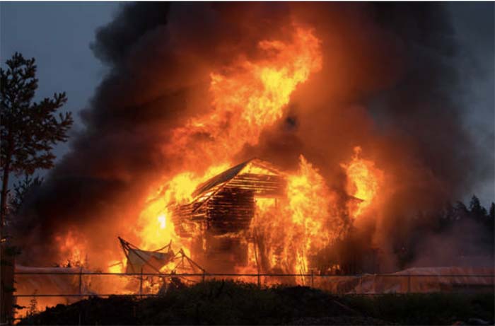 «Пока в каждой деревне есть поджигатель, вся страна будет гореть»: интервью с главным пожарным Гринпис России Григорием Куксиным