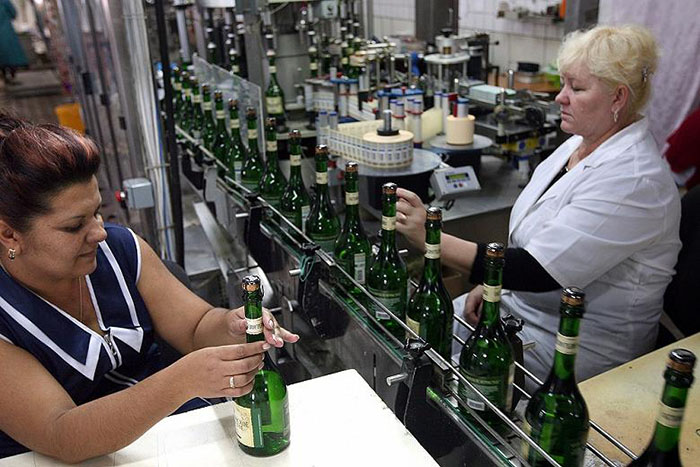 Путин подписал закон о передаче регионам доходов от акцизов на спирт