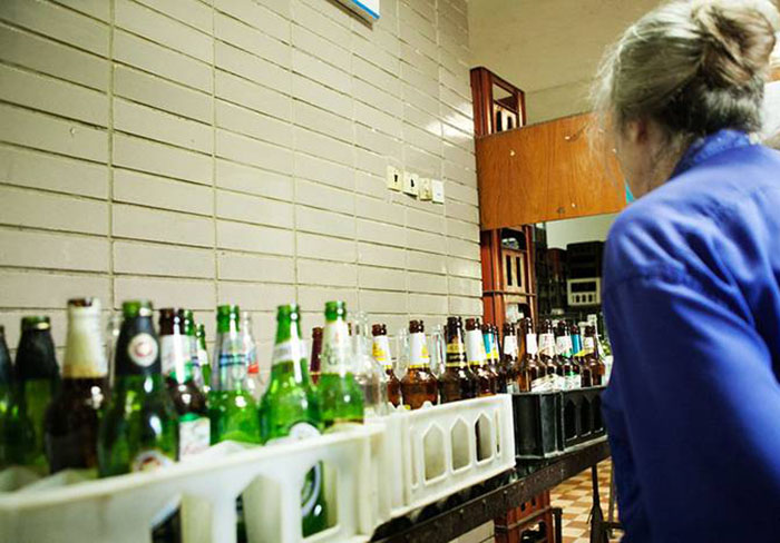 В России начнут принимать бутылки в магазинах