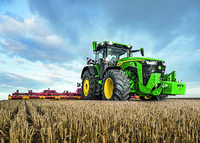 John Deere представляет новую серию тракторов 8R