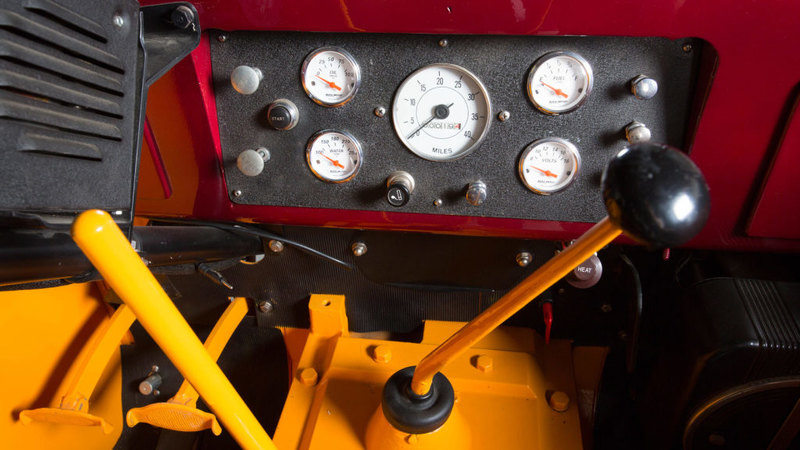 Minneapolis-Moline UDLX Comfortractor: удивительный трактор для джентльмена