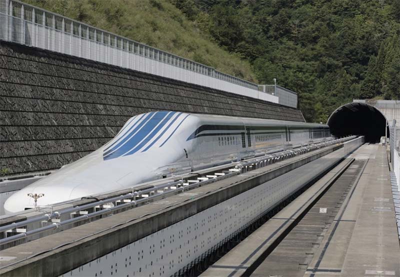 Строительство трассы самых скоростных поездов в мире в Японии оказалось на грани срыва