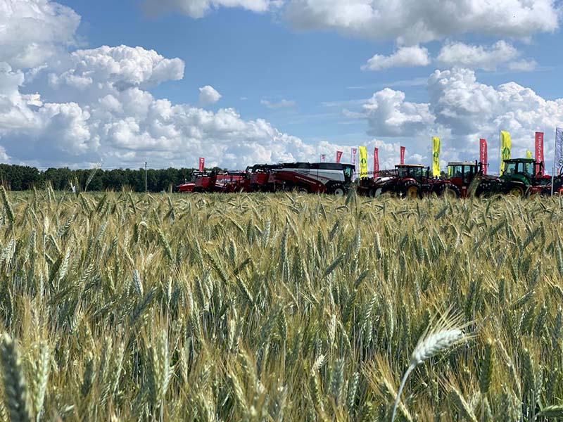 Ассоциация «Росспецмаш» организовала экспозицию производителей сельхозтехники на Всероссийском дне поля