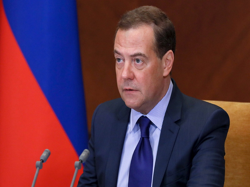 Медведев: Россия не должна импортировать продукты из-за рубежа