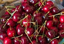 Торговые сети Кубани предпочитают продавать импортные плоды и ягоды