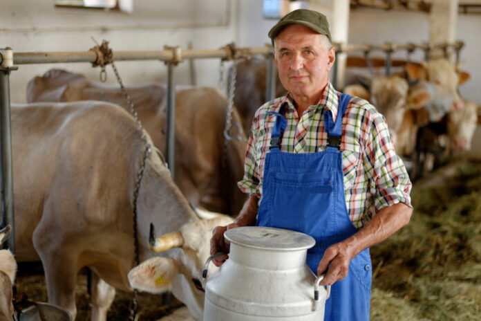 Экспертиза молока по новым правилам ляжет на плечи фермеров — эксперт