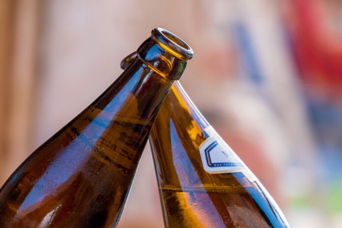 Пивовары отказываются от кольереток — этикеток на горлышке бутылок